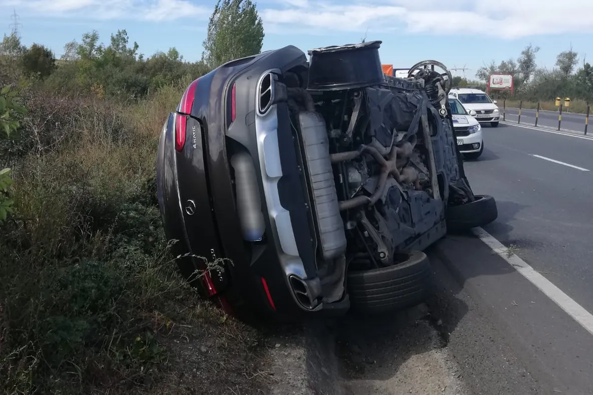 UPDATE | O maşină s-a răsturnat, pe DN 1, între Mohu şi Veştem