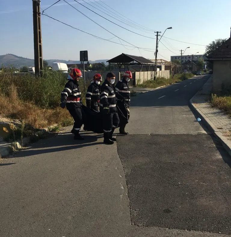 Trupul unui bărbat decedat a fost scos de pompieri din pârâul Săsăuș