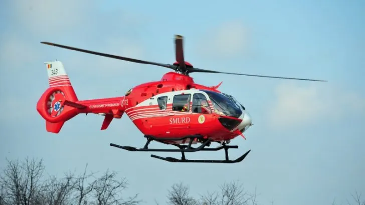 BRAŞOV. VIDEO/ Un nou-născut în stop cardio-respirator, la Maternitatea Făgăraş, transportat cu elicopter SMURD la Braşov