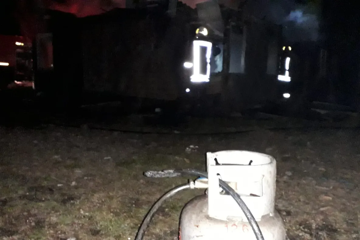 BRAŞOV | VIDEO. Incendiu la o casă, în Sânpetru