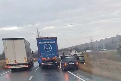 Brașov: Accident pe DN 13. Șoferul vinovat a fost rănit