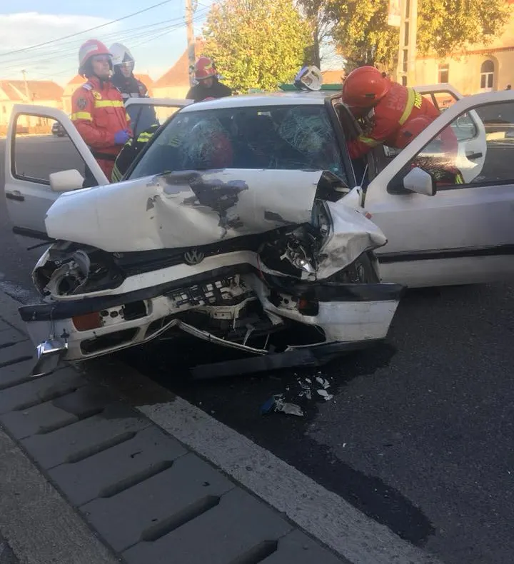 BRAŞOV | UPDATE. Accident în Prejmer. Trei persoane transportate la spital