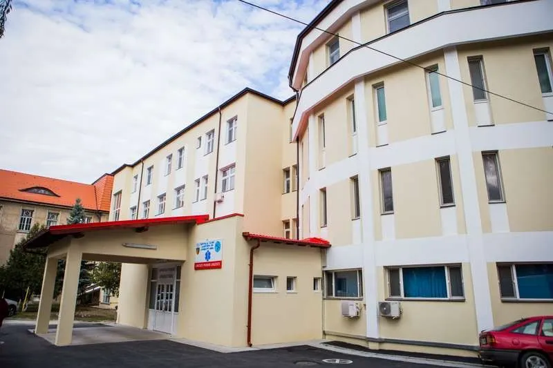 Alertă de incendiu, la Spitalul Judeţean Sibiu, din cauza resturilor de ţigări