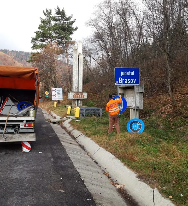Brașov: Au început montarea semnelor de circulație de iarnă