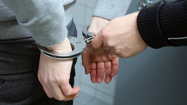 Un bărbat, la un pas de a fi linșat de sibieni după ce a încercat să agreseze o fetiță de șapte ani