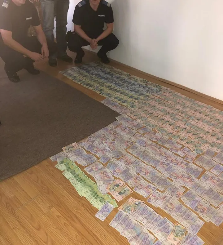 VIDEO | Un tânăr şi-a cerut iubita de soţie într-o autogară din Sibiu
