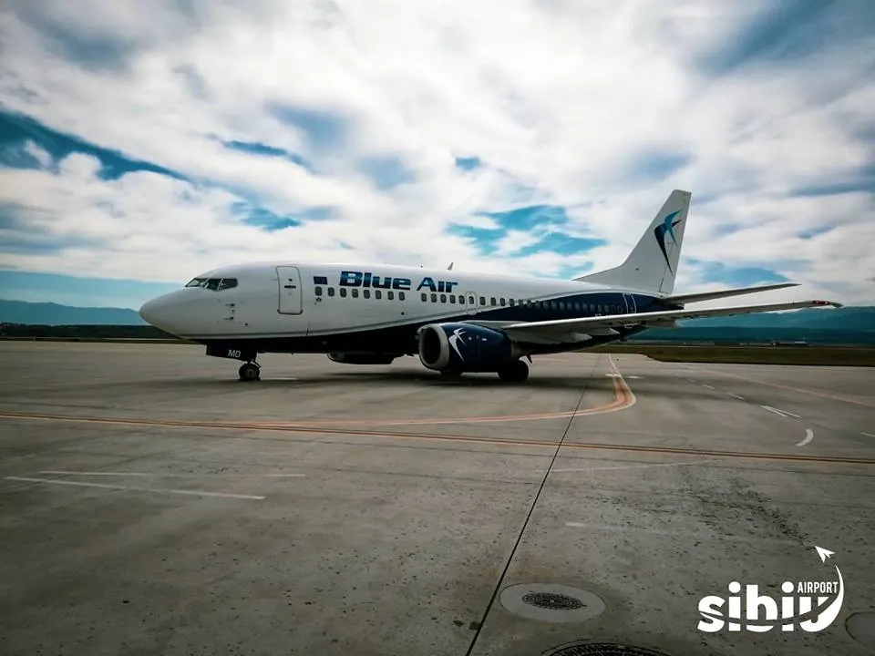 Cinci avioane care trebuiau să ajungă în Cluj, deviate pe Aeroportul din Sibiu din cauza ceții