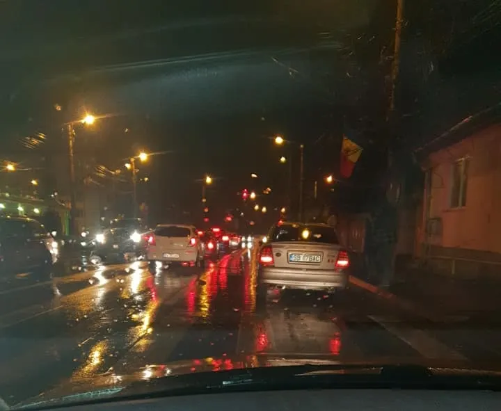 Tânără lovită pe trecerea de pietoni, pe strada Semaforului