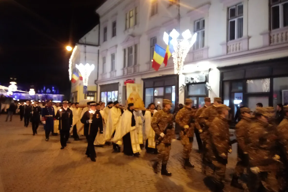 VIDEO | Procesiune cu moaştele Sfântului Andrei, pe străzile din centrul Sibiului
