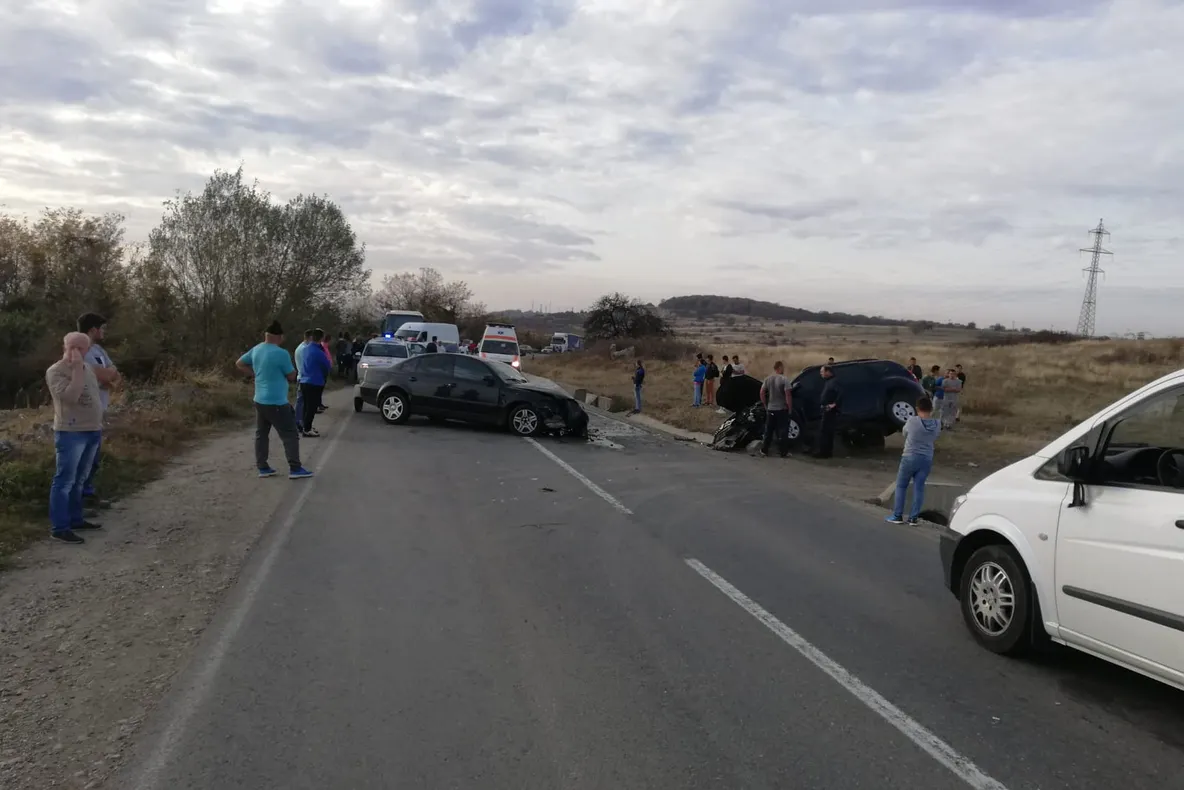 UPDATE: Accident în zona Bavaria. Trei mașini implicate, două victime