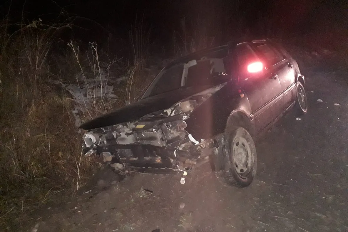 Șofer băut a ajuns cu mașina în afara părții carosabile