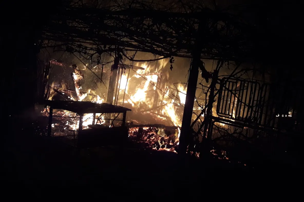 UPDATE: Incendiu violent la un garaj în Copșa Mică. Pericol de propagare