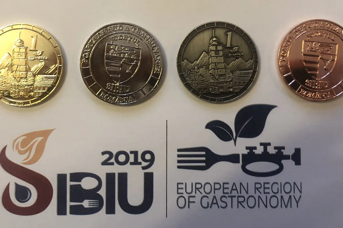 SibCoin, moneda locală a Sibiului, declarată ilegală de BNR. Iniţiatorii explică: "Monedele sunt suveniruri!"