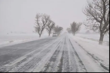 Peste 110 tone de sare s-au răspândit pe DN și Autostrăzi
