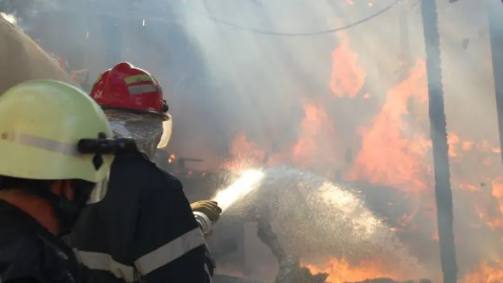 Incendiu în Răşinari. Arde tavanul unei locuinţe