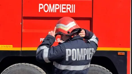 Țiglele de pe un imobil din Sibiu pun în pericol siguranța trecătorilor