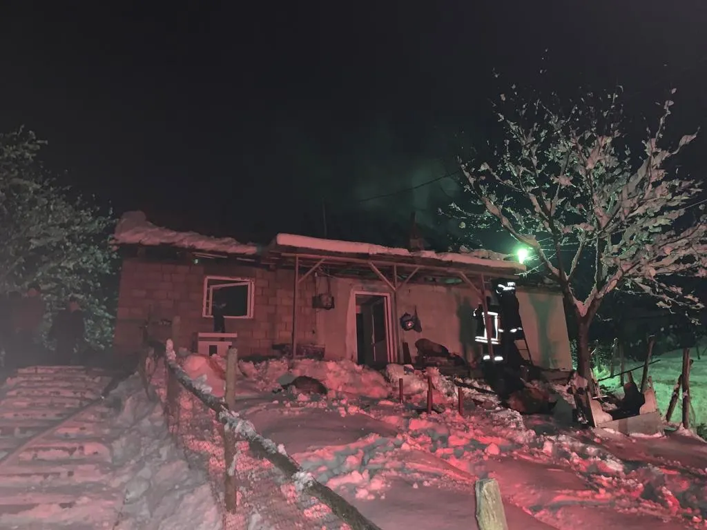 Incendiu la o casă din Axente Sever, lichidat de pompieri