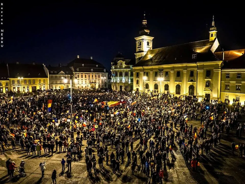 Sibienii ies, diseară, în stradă: "22 decembrie. Revoluția noastră"