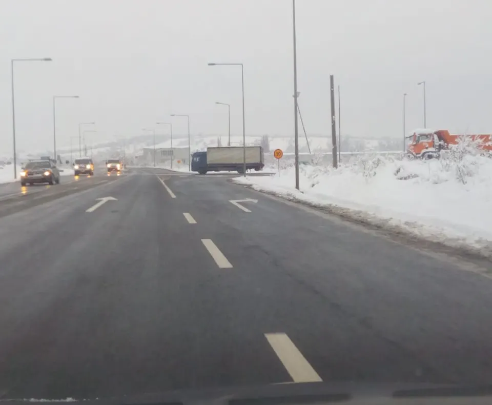 Aproape 700 de tone de sare răspândite pe Drumurile Naționale și Autostrăzi