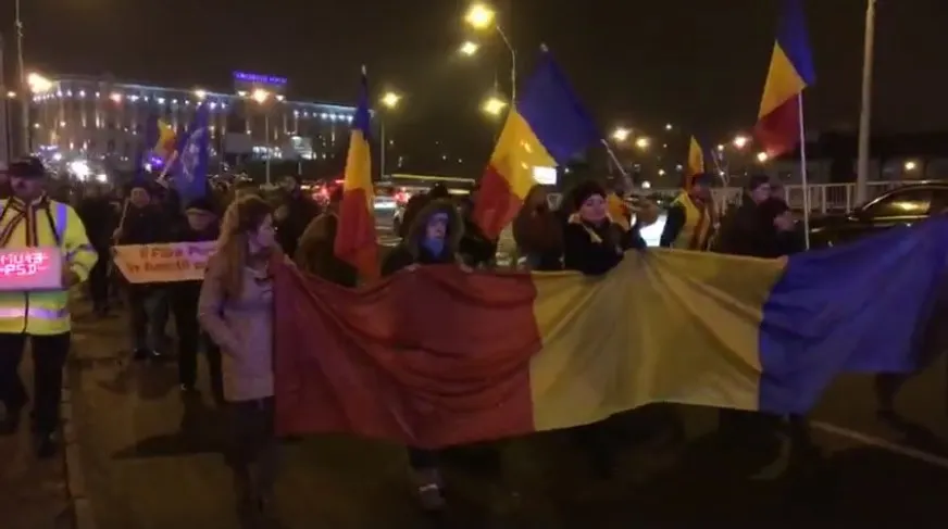 VIDEO | Peste 500 de sibieni au protestat împotriva guvernării și a legilor justiției