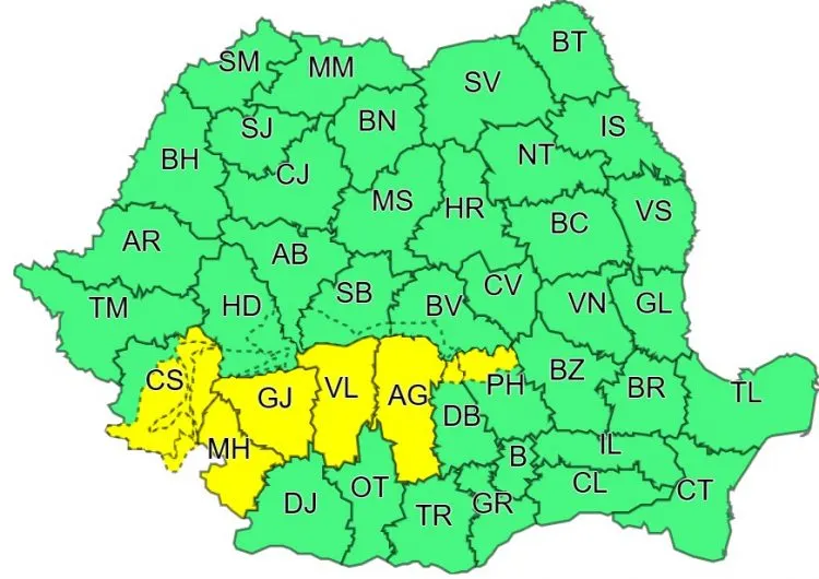 Meteorologii avertizează: Ninsori, lapoviţă şi polei, până maine dimineaţă