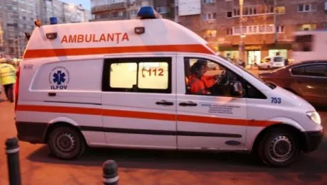Un muncitor se află în stare gravă după ce a căzut de la etajul patru al unui bloc în construcții