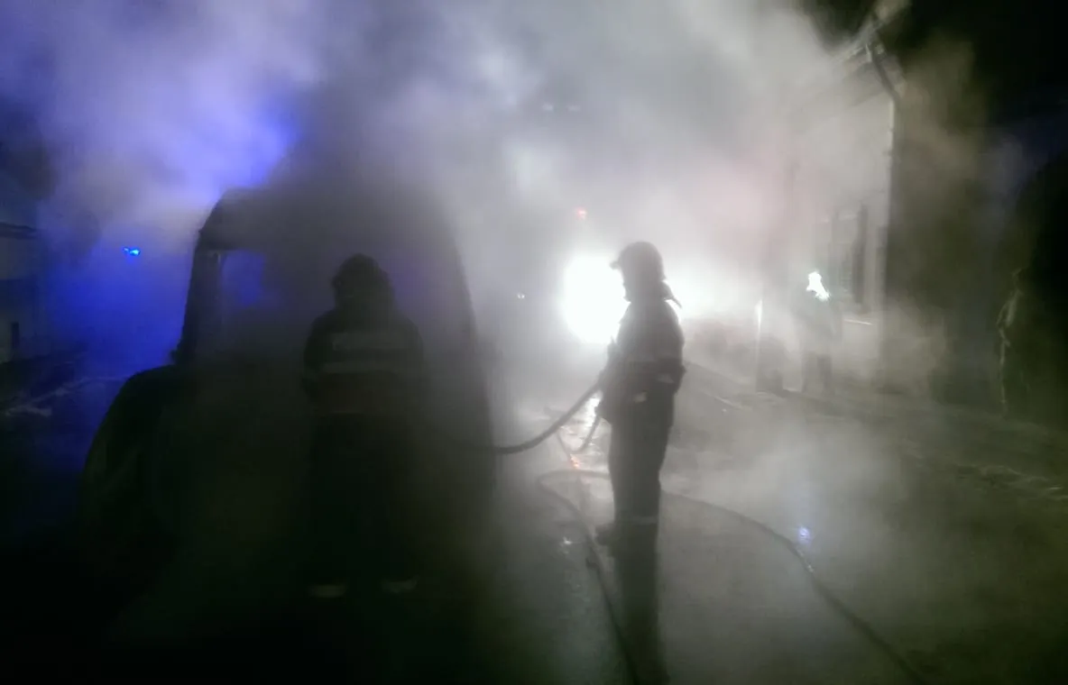 Un microbuz a ars în totalitate, în Cisnădie