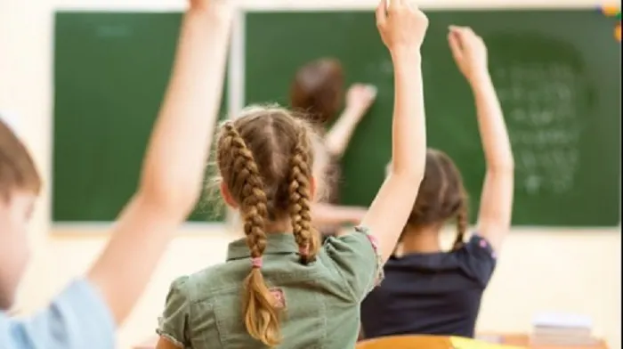 Școlile decid când se recuperează orele pierdute în vacanța din mai