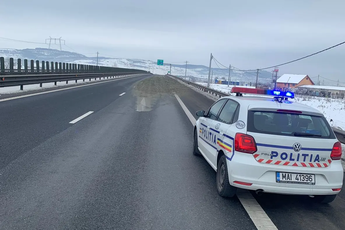 Video/ UPDATE: A1 blocată de un șofer care și-a pierdut încărcătura de ciment