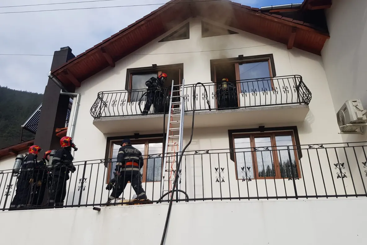 Update: Incendiu la o casă din Gura Râului