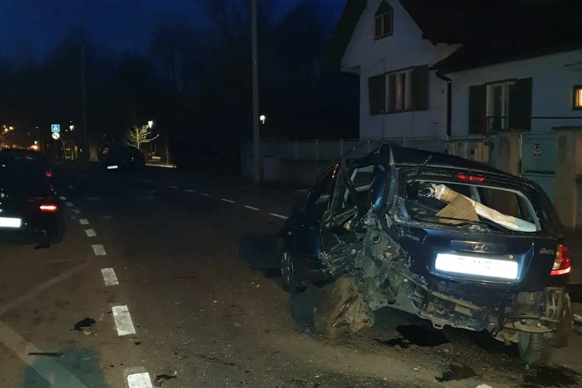 A ajuns la spital după ce s-a urcat în mașina condusă de un șofer băut
