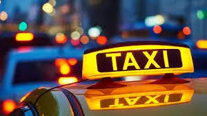 Tânăr de 20 de ani, prins de polițiști după ce ar fi sustras telefonul mobil și bani de la două femei