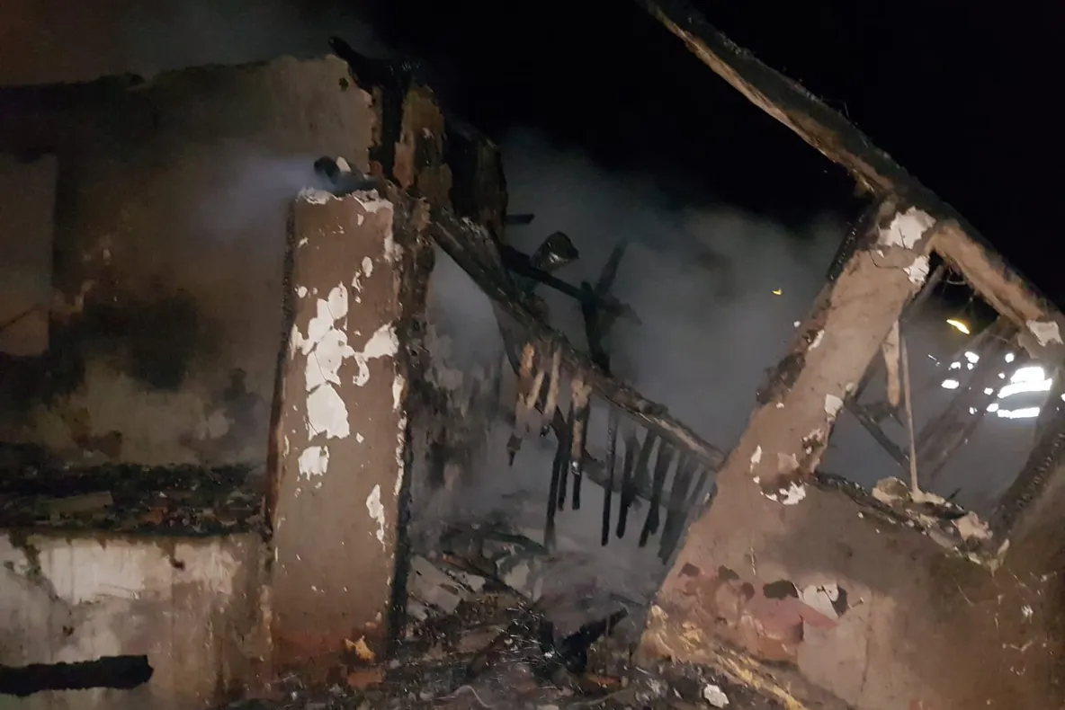 Astăzi au ars peste 3.500 mp de vegetație și 15 tone de paie în șase incendii