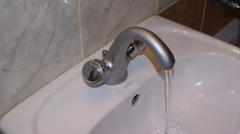 Furnizarea apei potabile, sistată marți pe mai multe străzi din Sibiu
