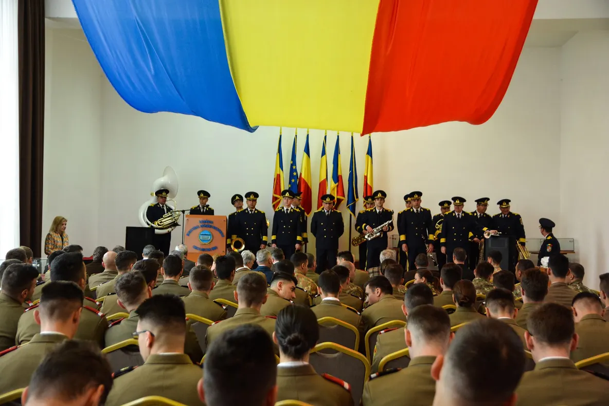Simpozion dedicat Zilei Forţelor Terestre şi Zilei Veteranilor de Război, la AFT Sibiu