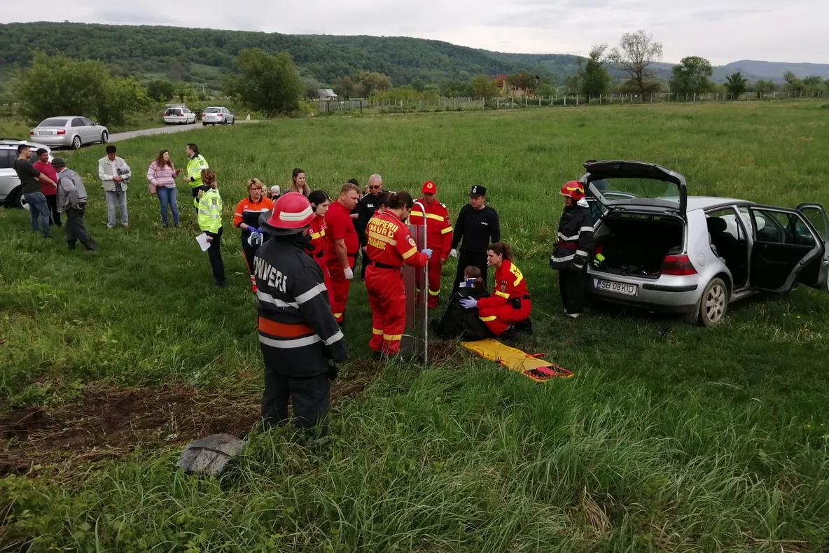 Două femei dintre care una însărcinată rănite într-un accident pe DN1