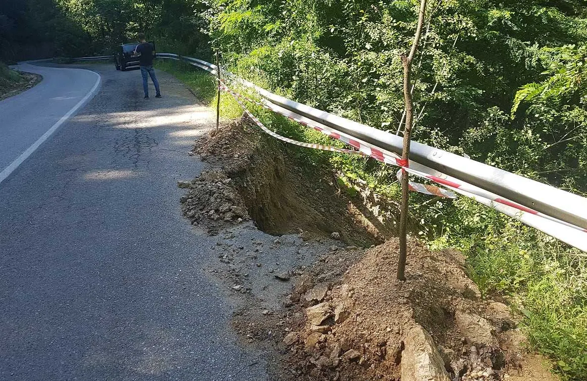 Trei drumuri județene calamitate anul trecut vor fi reabilitate