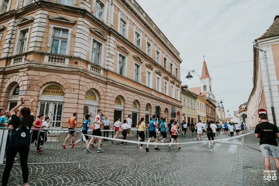 Restricții de trafic și parcări închise pe perioada Maratonului Internațional Sibiu