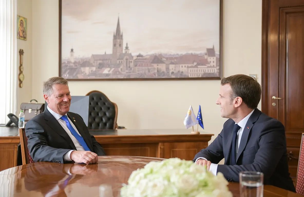 Iohannis a revenit în biroul său de primar. "În audienţă" l-a avut pe Macron