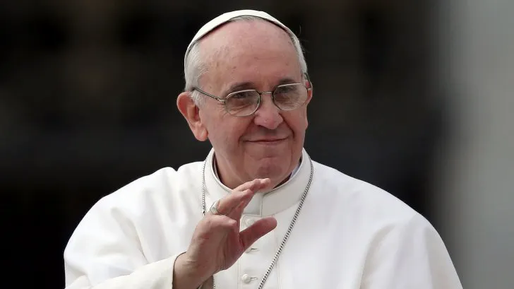 Papa Francisc, întâmpinat de Junii Sibiului pe Aeroport