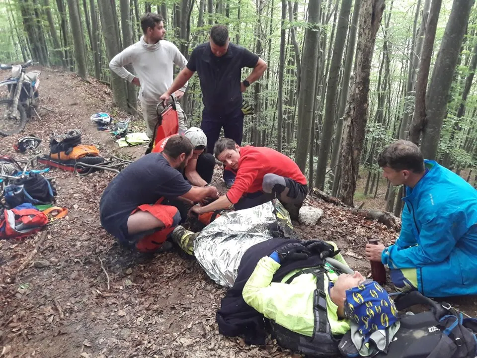 Salvamontiștii sibieni au intervenit pentru salvarea unui motociclist israelian, în apropiere de Râu Sadului