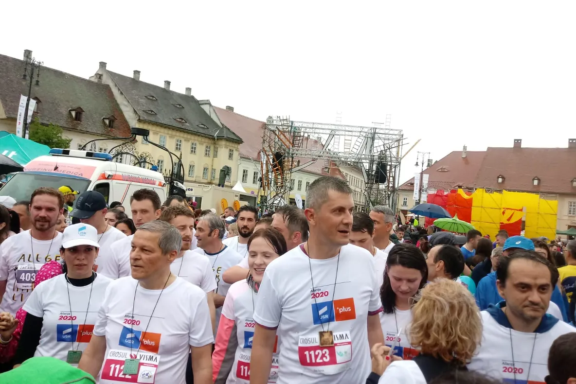 VIDEO | Dacian Cioloș și Dan Barna au alergat 5 kilometri la Maratonul Internațional al Sibiului: "Ne-am antrenat în campanie!"