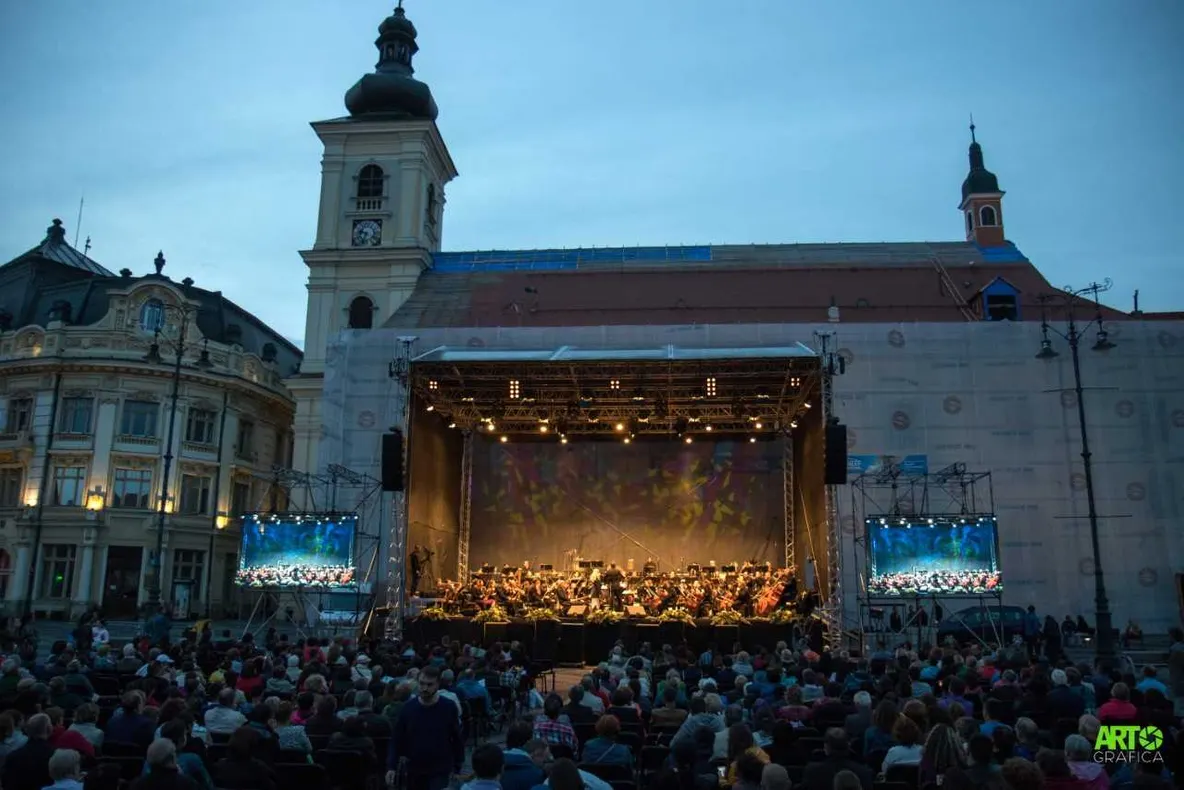 Concert simfonic în Piața Mare