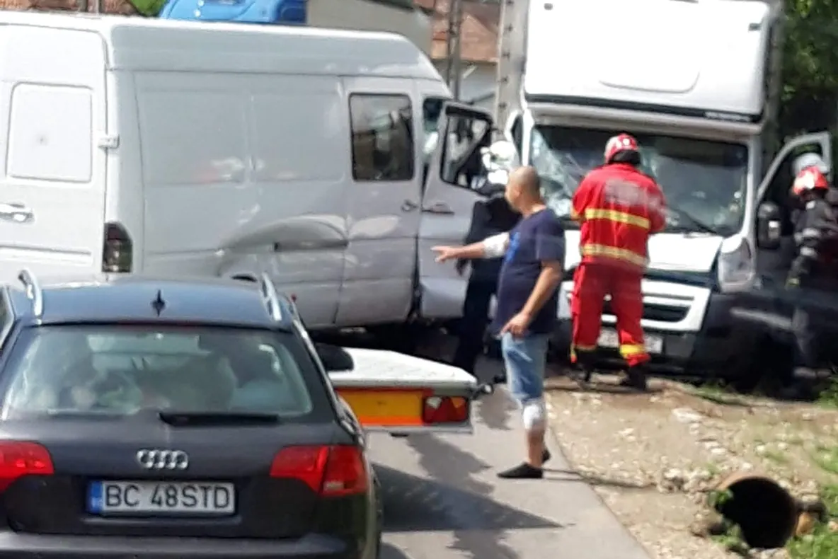 O minoră de 14 ani a plecat cu mașina să-și cumpere înghețată. Pe drum a lovit o copilă de 12 ani