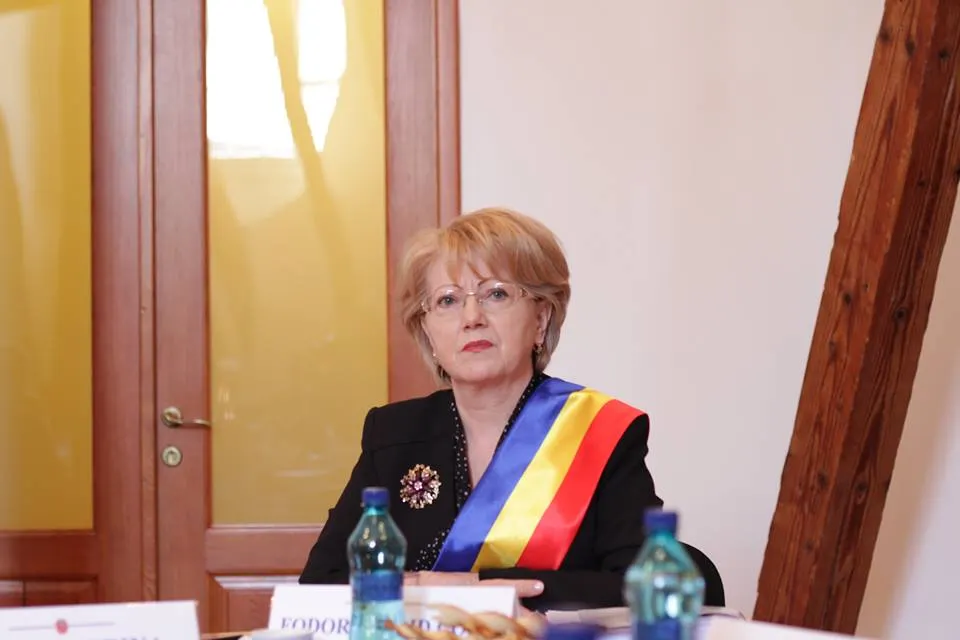 UPDATE: Astrid Fodor va acționa în instanță ordinul Prefectului. Până atunci unul dintre viceprimari îi preia atribuțiile