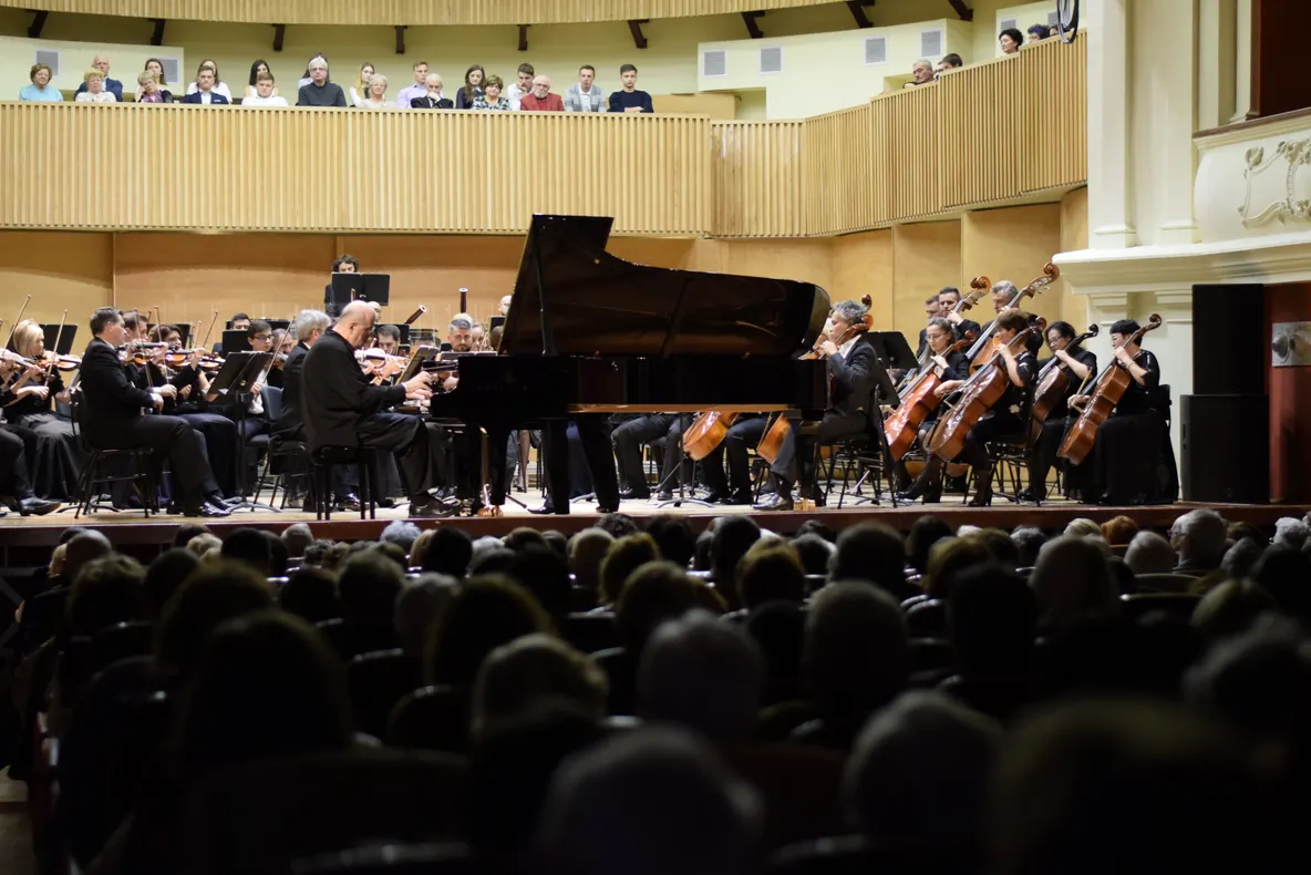 Pianistul Dan Grigore deschide ediția a XXIV-a a Concursului de Pian ”Carl Filtsch”