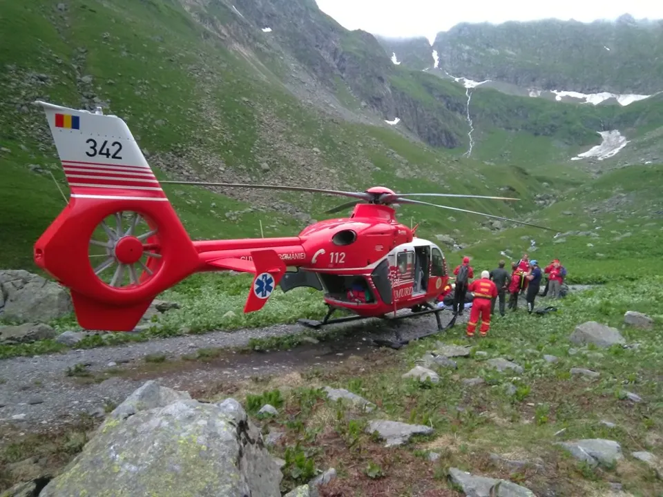 VIDEO/Un alt turist accidentat în Munții Făgăraș după ce a alunecat pe zăpadă
