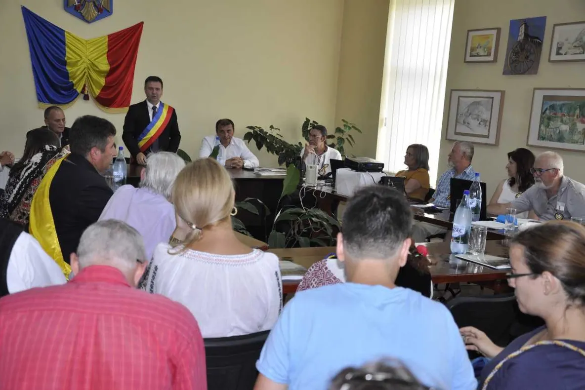 Bogdan Bucur, primarul din Rășinari, a depus plângere penală după ce a primit amenințări. Edilul spune că a fost atacat și online