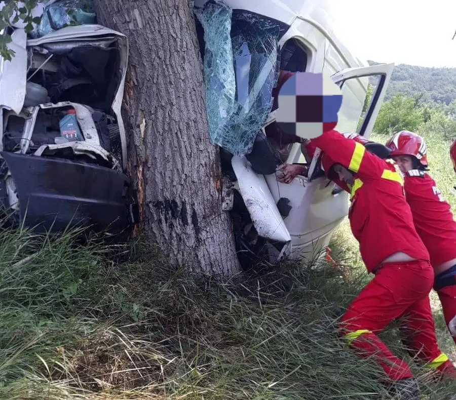 Accident pe Alba Iulia. O tânără de 24 de ani a ajuns la spital.