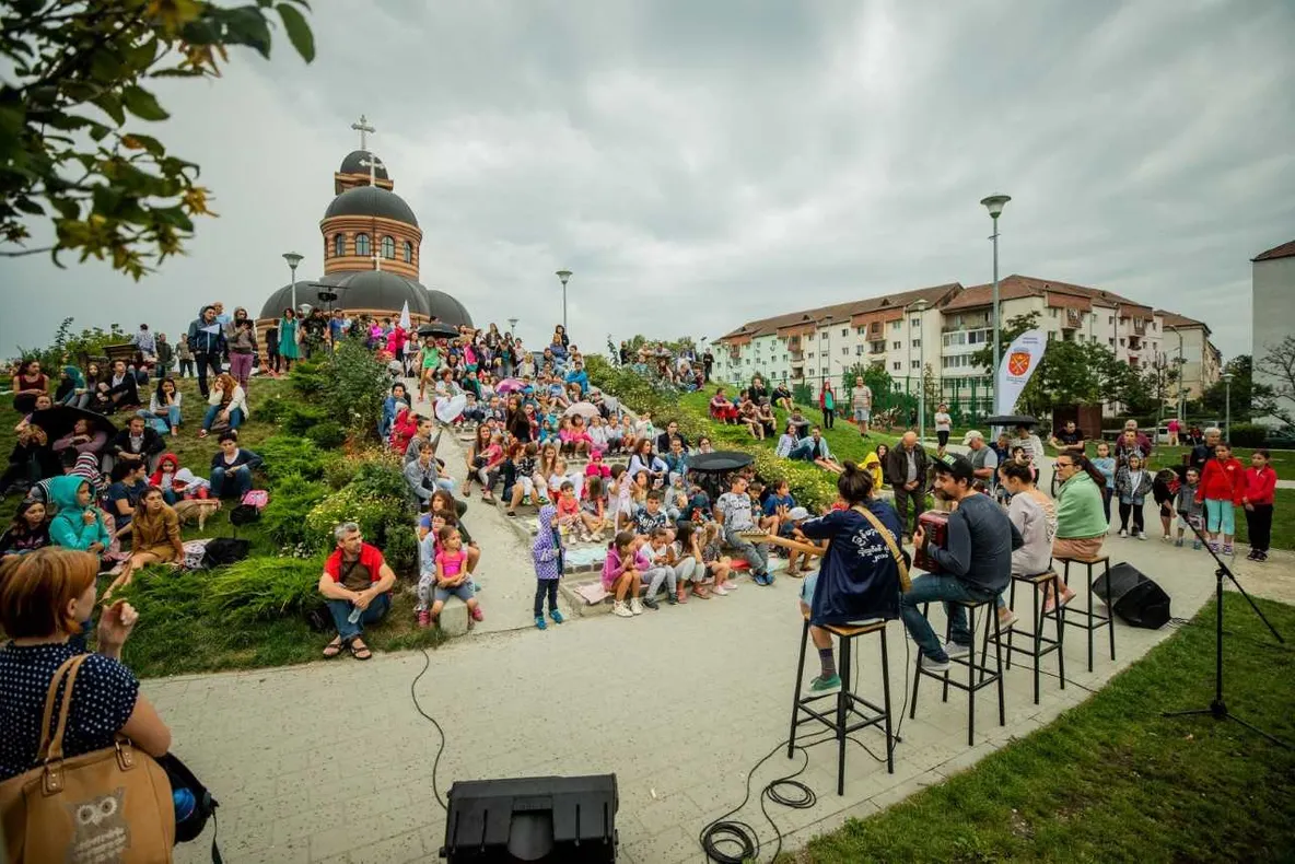 „Cool-Tura prin cartiereˮ, gata de start, cu 13 spectacole și ateliere